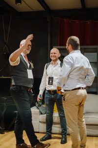 Scaleupboard